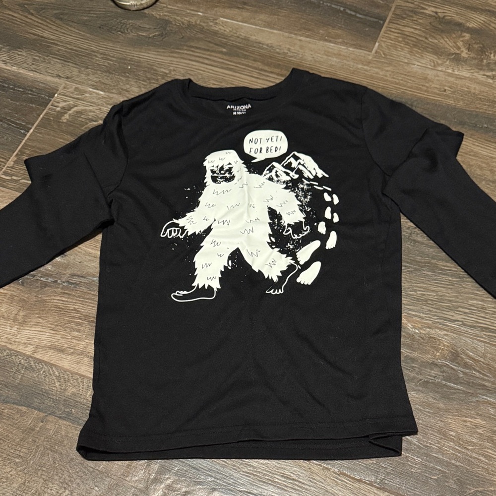 Arizona Jean Company Black Crew Neck Tee